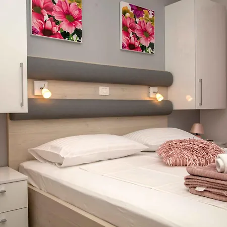 公寓 Apartman Ane - Beachfront