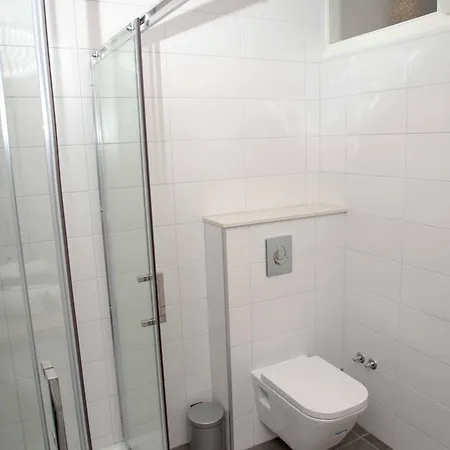 Apartman Ane - Beachfront 公寓 图彻皮