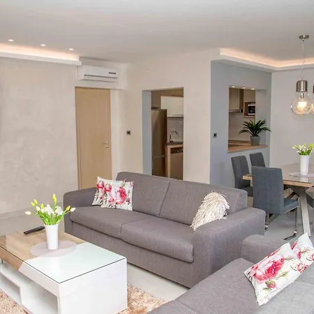 Apartman Ane - Beachfront * 图彻皮
