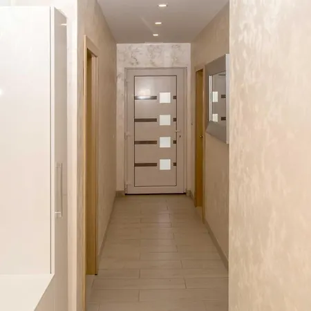 公寓 Apartman Ane - Beachfront
