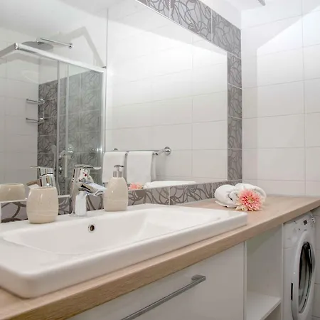 Apartman Ane - Beachfront 图彻皮