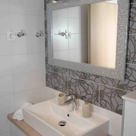 Apartman Ane - Beachfront *